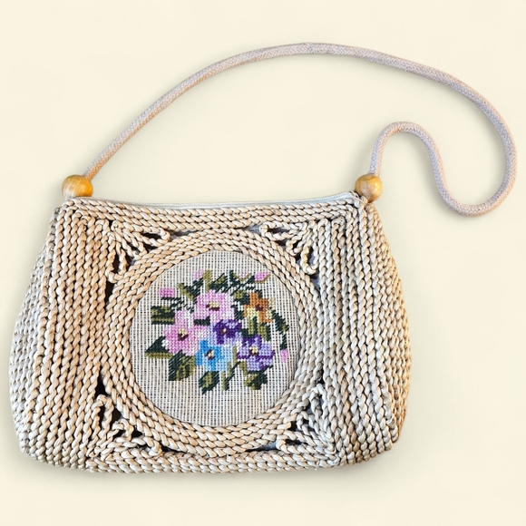 Vintage Handbags - Vintage Straw Woven Embroidered Shoulder Bag – Floral 🌸👜